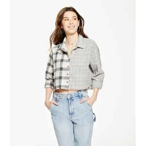 Aeropostale Womens Shirt Medium Cropped Flannel Shirt Plaid Frayed Boxy Country
